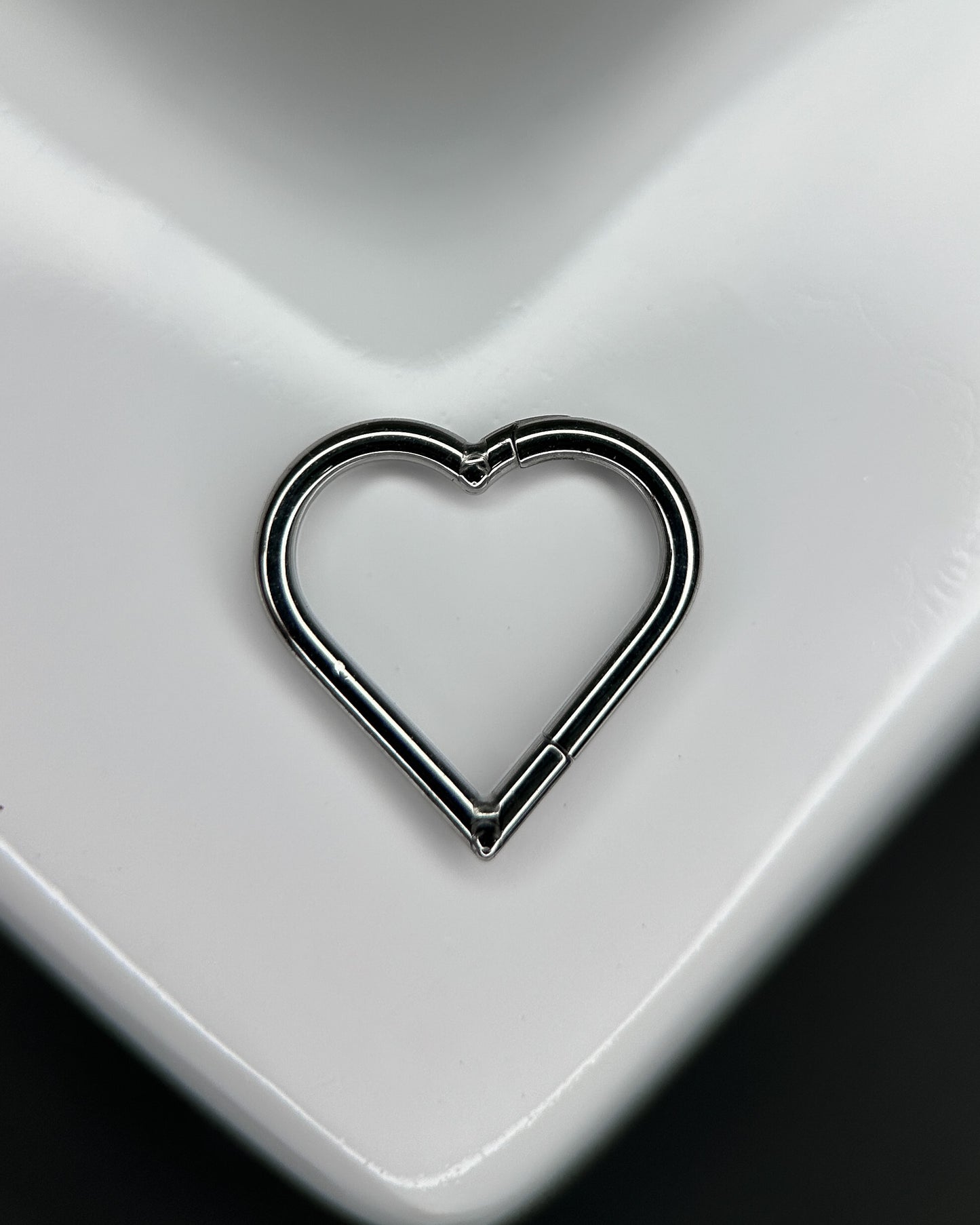 AR008 Simple Heart Segmented Ring