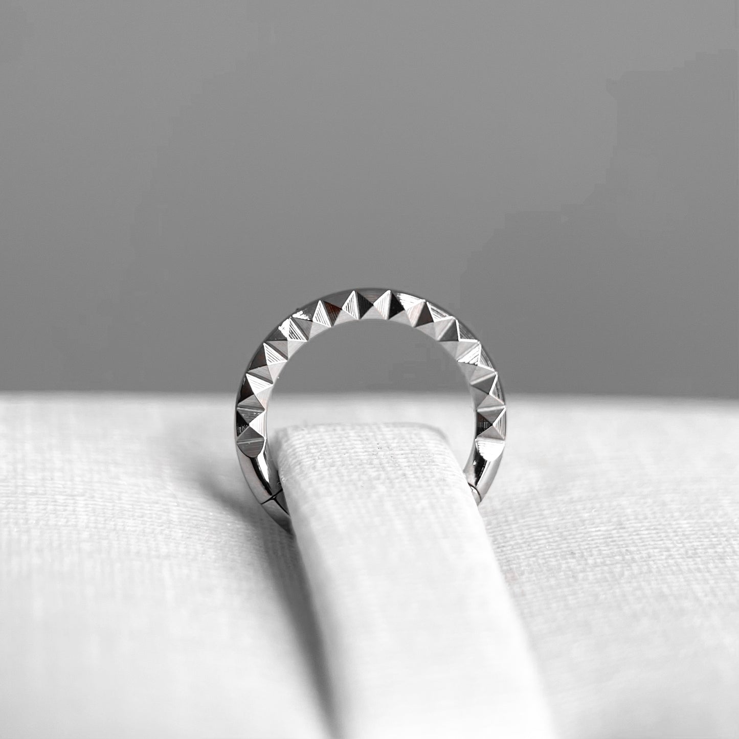 AR009 Front Inca Segmented Ring